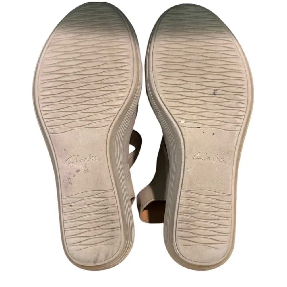 Clarks Collection Cushion Soft Taupe Leather Wedge Sandals Womens 6 M